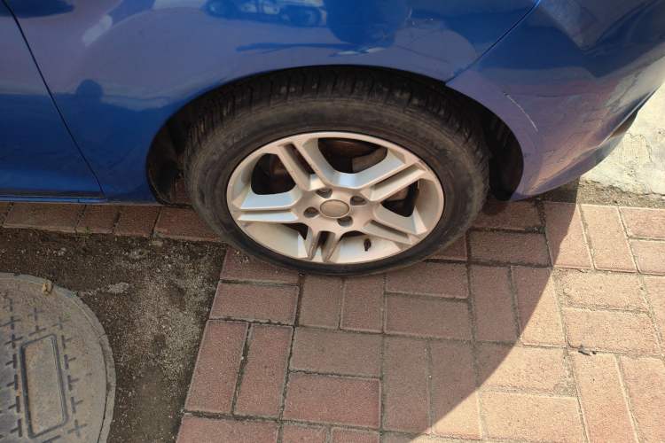 Used Ford Fiesta 2009 Hatchback 1.5L Automatic Fashion Edition Right Front Wheel Hub