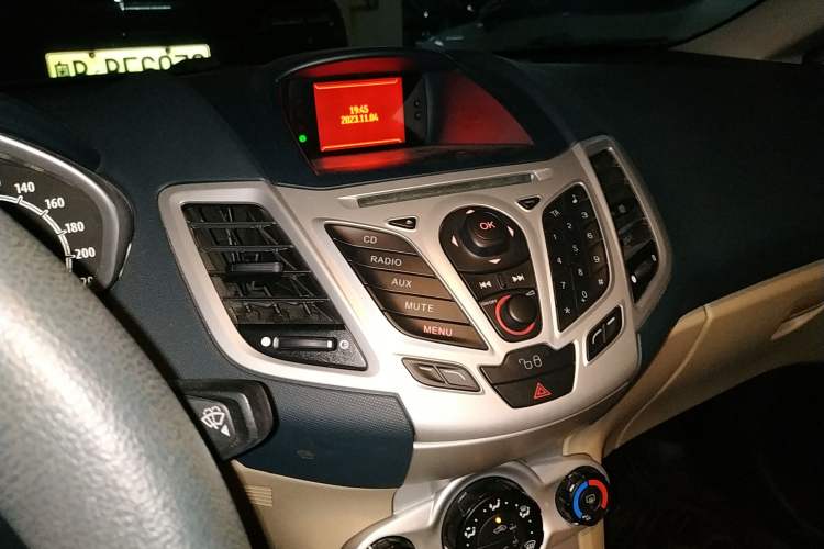 Used Ford Fiesta 2009 Sedan 1.5L Automatic Fashion Edition Audio And AC Panel