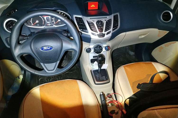 Used Ford Fiesta 2009 Sedan 1.5L Automatic Fashion Edition Center Console