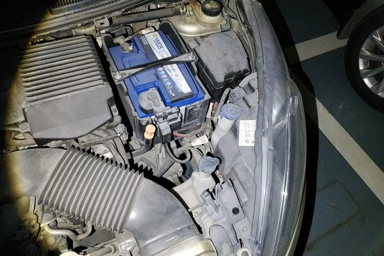 Used Ford Fiesta 2009 Sedan 1.5L Automatic Fashion Edition Engine Bay Left