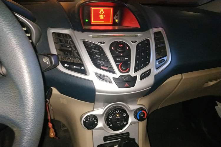 Used Ford Fiesta 2009 Hatchback 1.5L Automatic Fashion Edition Audio And AC Panel