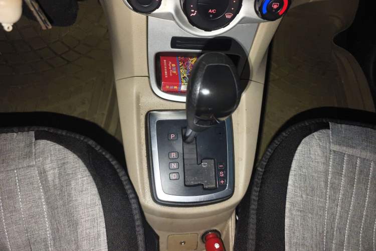 Used Ford Fiesta 2009 Sedan 1.5L Automatic Fashion Edition Gear Lever