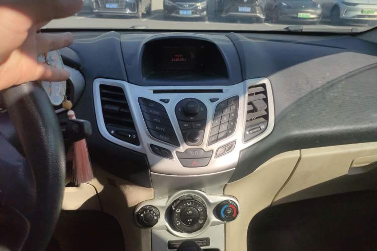Used Ford Fiesta 2009 Hatchback 1.5L Automatic Fashion Edition Audio And AC Panel