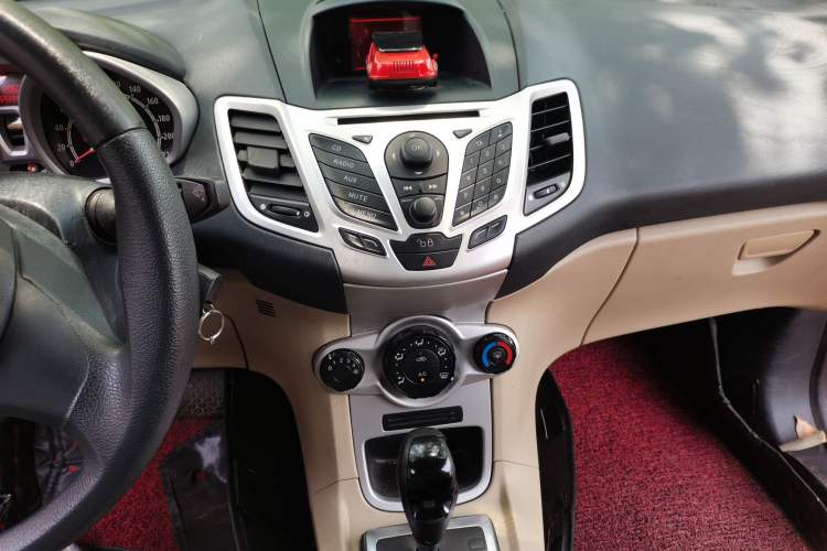 Used Ford Fiesta 2009 Hatchback 1.5L Automatic Fashion Edition Audio And AC Panel