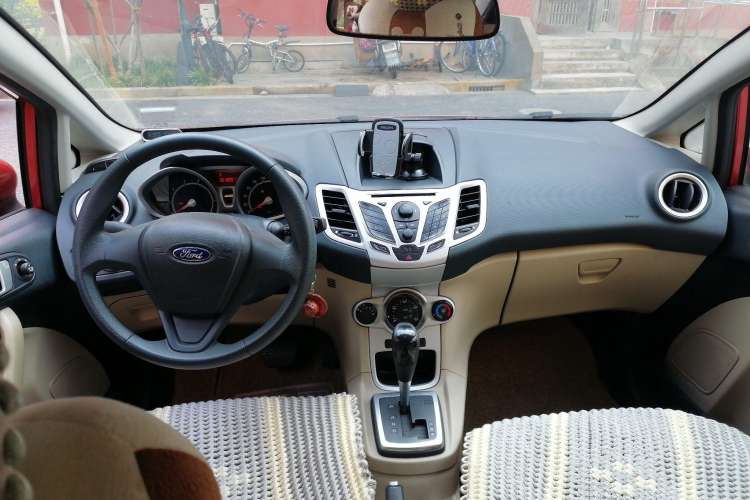 Used Ford Fiesta 2009 Hatchback 1.5L Automatic Fashion Edition Center Console