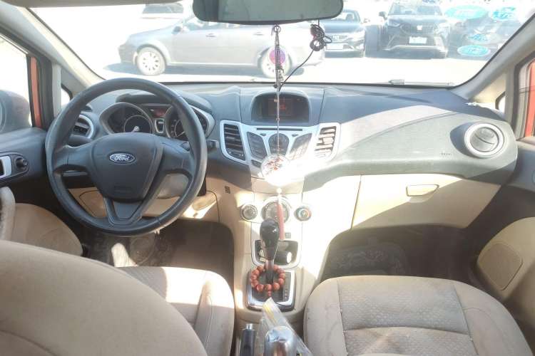 Used Ford Fiesta 2009 Hatchback 1.5L Automatic Fashion Edition Center Console
