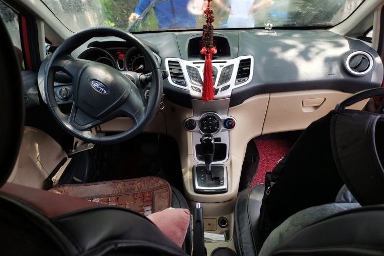 Used Ford Fiesta 2009 Hatchback 1.5L Automatic Fashion Edition Center Console