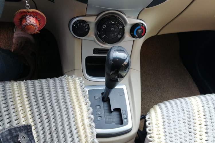 Used Ford Fiesta 2009 Hatchback 1.5L Automatic Fashion Edition Gear Lever