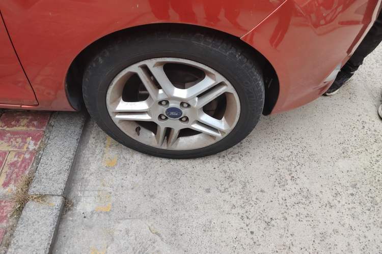 Used Ford Fiesta 2009 Hatchback 1.5L Automatic Sport Model Right Front Wheel Hub