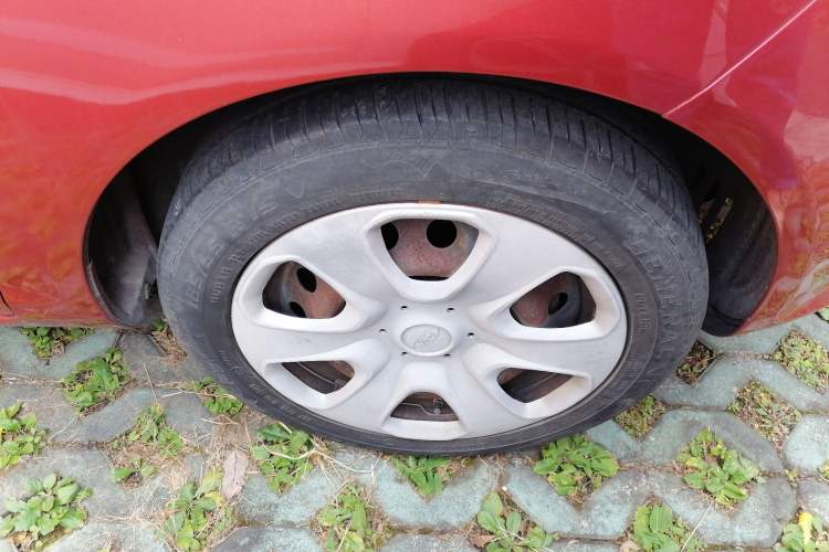 Used Ford Fiesta 2009 Hatchback 1.5L Automatic Fashion Edition Right Front Wheel Hub