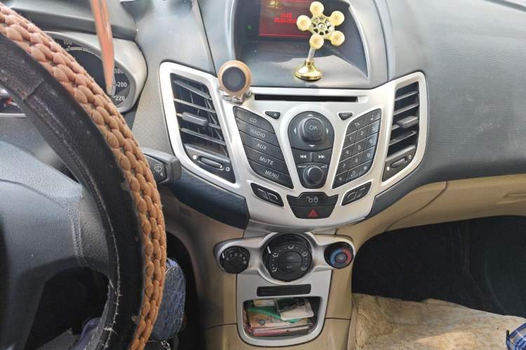 Used Ford Fiesta 2009 Sedan 1.5L Manual Fashion Edition Audio And AC Panel