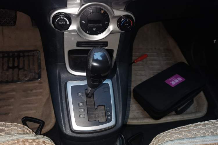 Used Ford Fiesta 2009 Hatchback 1.5L Automatic Sport Model Gear Lever