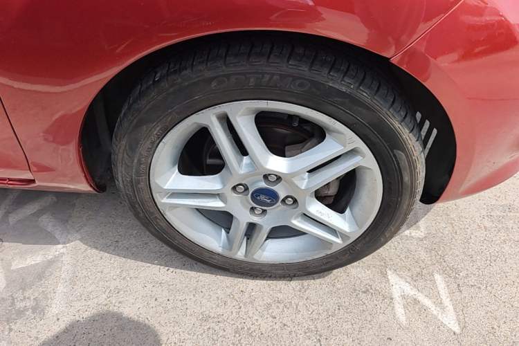 Used Ford Fiesta 2009 Hatchback 1.5L Automatic Sport Model Right Front Wheel Hub