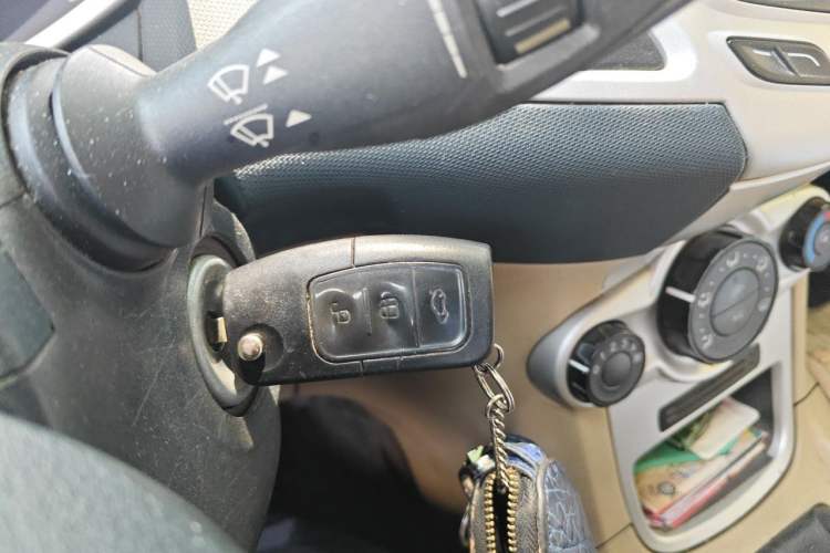 Used Ford Fiesta 2009 Sedan 1.5L Manual Fashion Edition Vehicle Key
