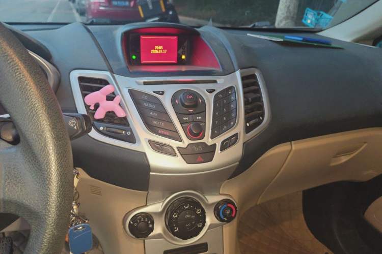 Used Ford Fiesta 2009 Hatchback 1.5L Manual Fashion Edition Audio And AC Panel