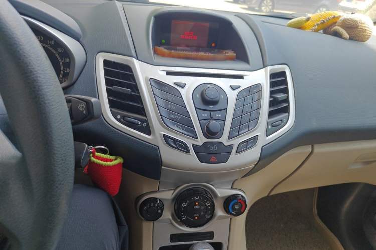 Used Ford Fiesta 2009 Hatchback 1.5L Automatic Fashion Edition Audio And AC Panel
