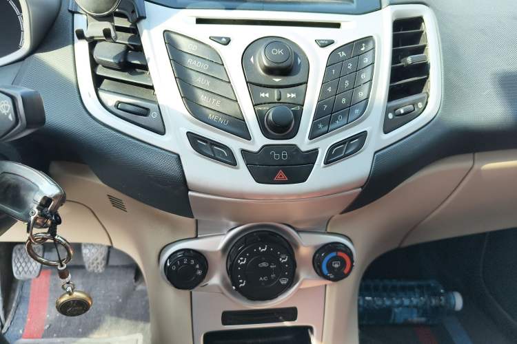 Used Ford Fiesta 2009 Sedan 1.5L Manual Fashion Edition Audio And AC Panel