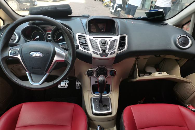Used Ford Fiesta 2009 Hatchback 1.5L Automatic Fashion Edition Center Console