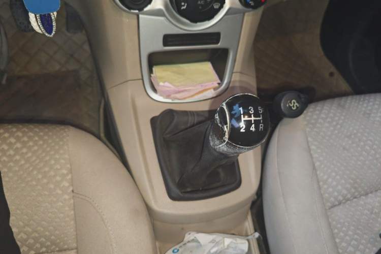 Used Ford Fiesta 2009 Hatchback 1.5L Manual Fashion Edition Gear Lever