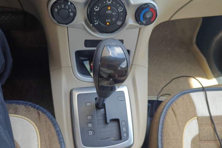 Used Ford Fiesta 2009 Hatchback 1.5L Automatic Fashion Edition Gear Lever