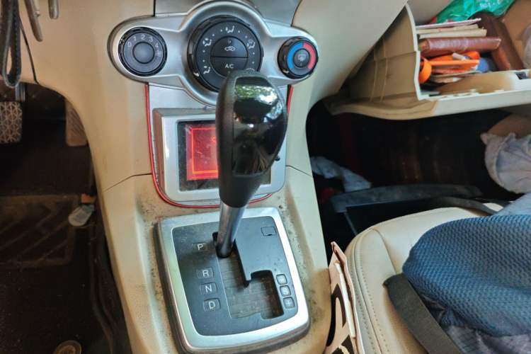 Used Ford Fiesta 2009 Hatchback 1.5L Automatic Fashion Edition Gear Lever