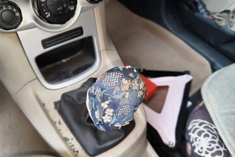 Used Ford Fiesta 2009 Hatchback 1.5L Manual Fashion Edition Gear Lever