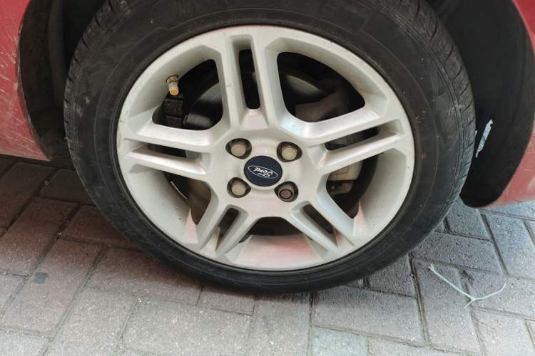 Used Ford Fiesta 2009 Hatchback 1.5L Automatic Fashion Edition Right Front Wheel Hub