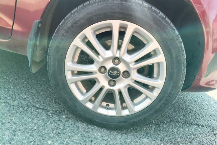 Used Ford Fiesta 2009 Sedan 1.5L Manual Fashion Edition Right Front Wheel Hub