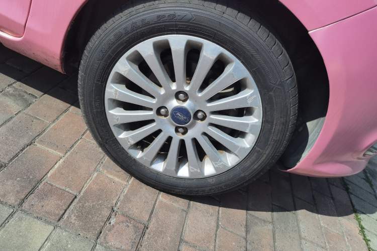 Used Ford Fiesta 2009 Sedan 1.5L Automatic Luxury Model Right Front Wheel Hub