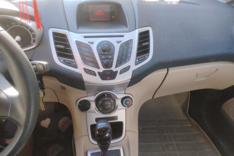 Used Ford Fiesta 2009 Sedan 1.5L Automatic Fashion Edition Audio And AC Panel