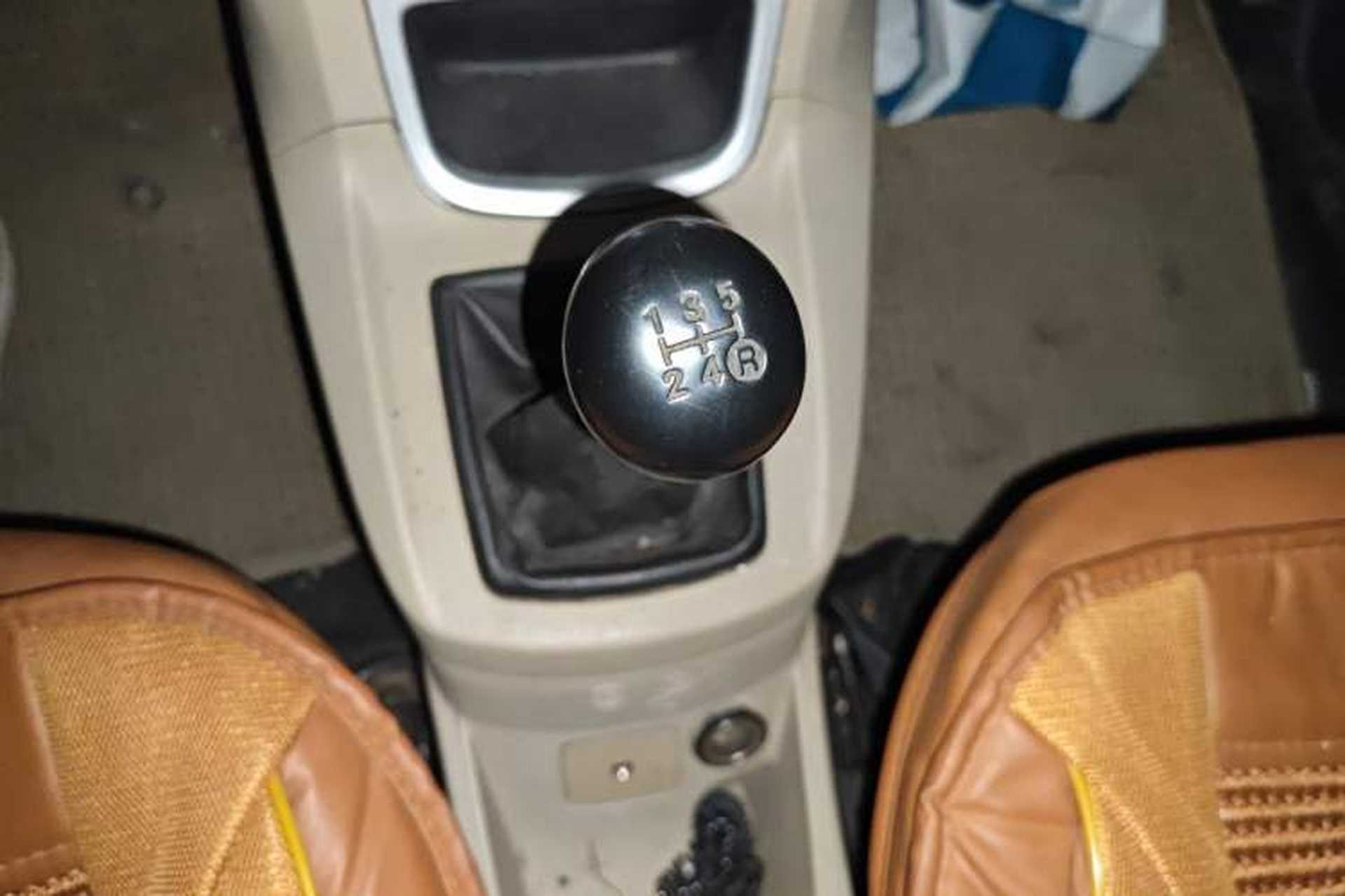 Used Ford Fiesta 2009 Hatchback 1.5L Manual Fashion Edition Gear Lever