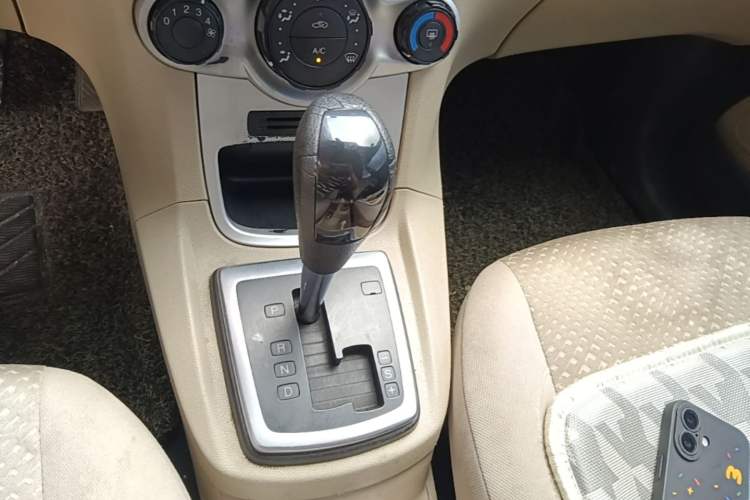 Used Ford Fiesta 2009 Sedan 1.5L Automatic Fashion Edition Gear Lever