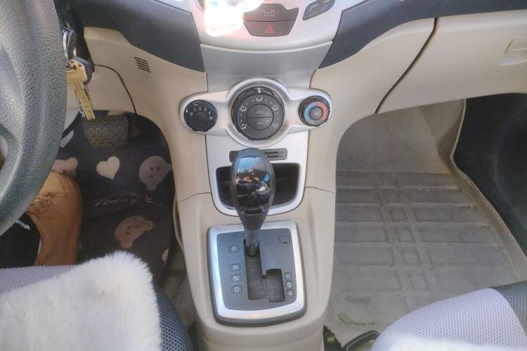 Used Ford Fiesta 2009 Sedan 1.5L Automatic Fashion Edition Gear Lever