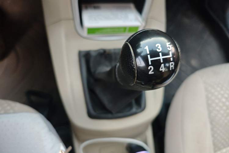 Used Ford Fiesta 2009 Hatchback 1.5L Manual Fashion Edition Gear Lever