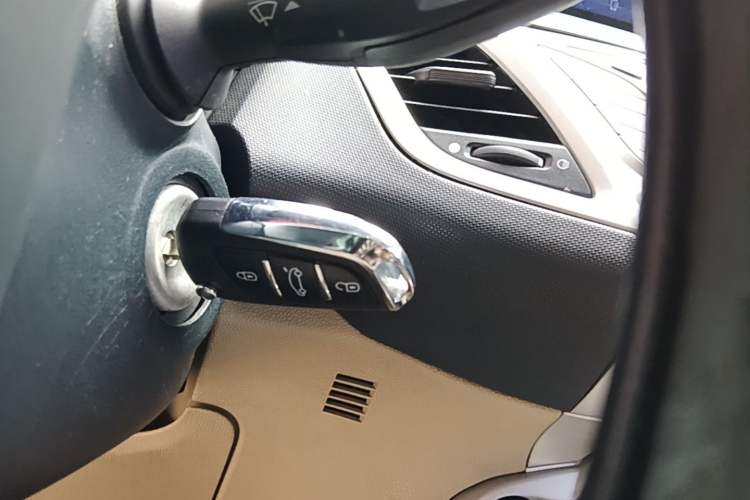 Used Ford Fiesta 2009 Sedan 1.5L Automatic Fashion Edition Vehicle Key