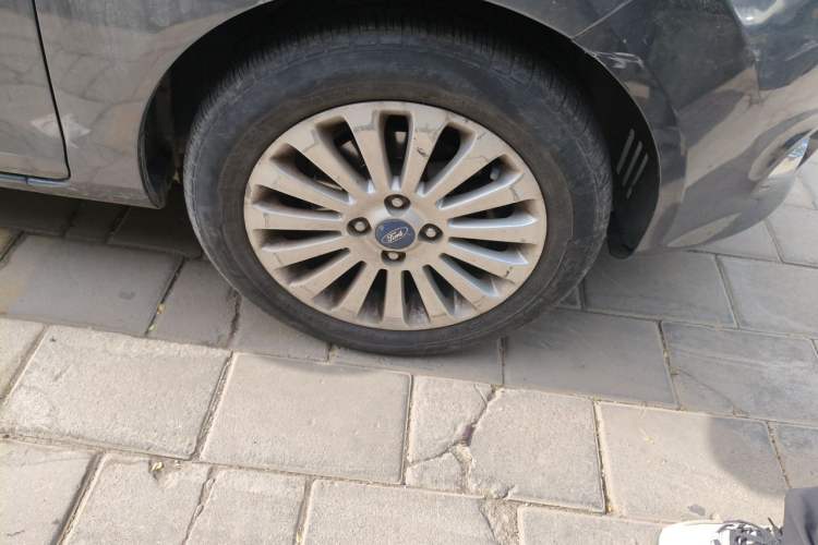 Used Ford Fiesta 2009 Sedan 1.5L Automatic Luxury Model Right Front Wheel Hub