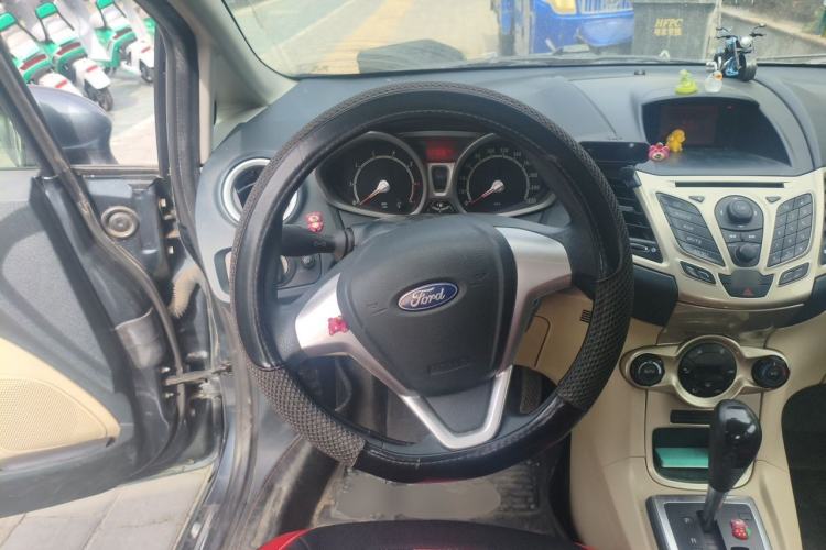 Used Ford Fiesta 2009 Sedan 1.5L Automatic Luxury Model Steering Wheel
