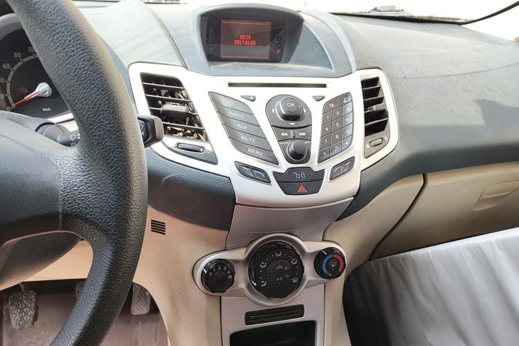 Used Ford Fiesta 2009 Hatchback 1.5L Manual Fashion Edition Audio And AC Panel