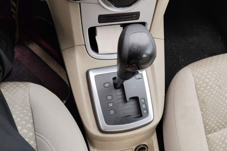 Used Ford Fiesta 2009 Sedan 1.5L Automatic Fashion Edition Gear Lever