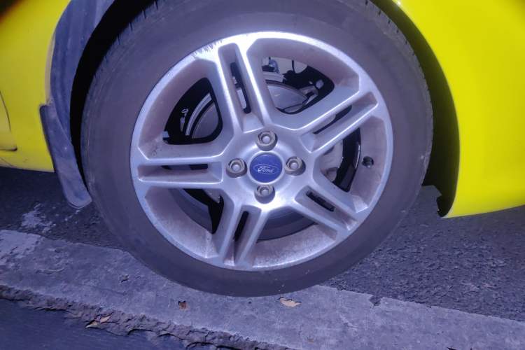Used Ford Fiesta 2009 Hatchback 1.5L Automatic Sport Model Right Front Wheel Hub