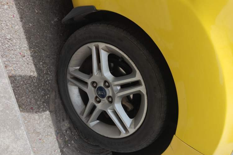 Used Ford Fiesta 2009 Hatchback 1.5L Automatic Sport Model Right Front Wheel Hub