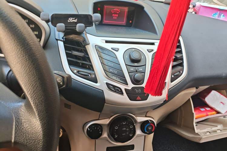 Used Ford Fiesta 2010 Hatchback 1.5L Automatic Limited Edition "Guangmang" Audio And AC Panel