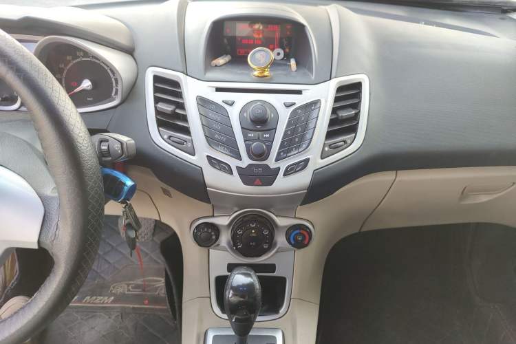 Used Ford Fiesta 2010 Hatchback 1.5L Automatic Limited Edition "Guangmang" Audio And AC Panel