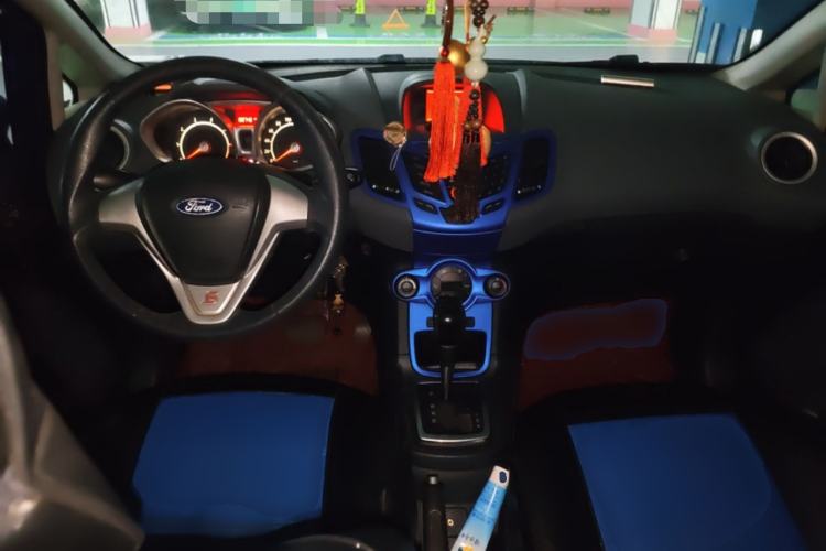 Used Ford Fiesta 2010 Hatchback 1.5L Automatic Limited Edition "Guangmang" Center Console