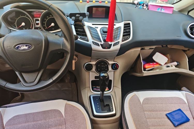 Used Ford Fiesta 2010 Hatchback 1.5L Automatic Limited Edition "Guangmang" Center Console