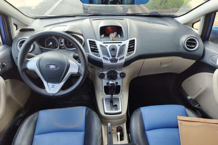 Used Ford Fiesta 2010 Hatchback 1.5L Automatic Limited Edition "Guangmang" Center Console