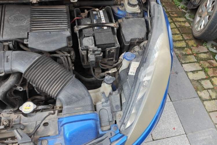 Used Ford Fiesta 2010 Sedan 1.3L Manual Fashion Edition Engine Bay Left