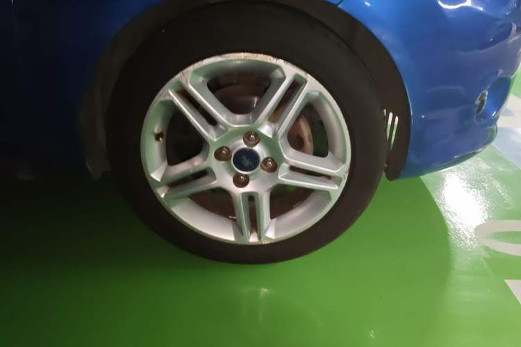Used Ford Fiesta 2010 Hatchback 1.5L Automatic Limited Edition "Guangmang" Right Front Wheel Hub