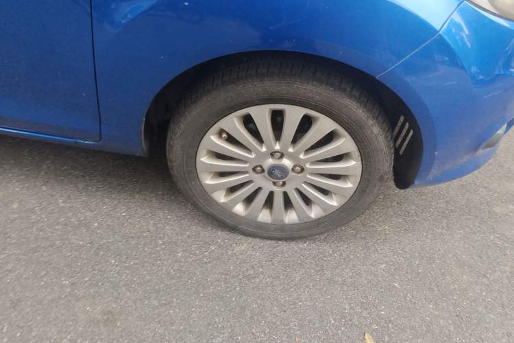 Used Ford Fiesta 2010 Hatchback 1.5L Manual - Limited Edition "Guangmang" Right Front Wheel Hub