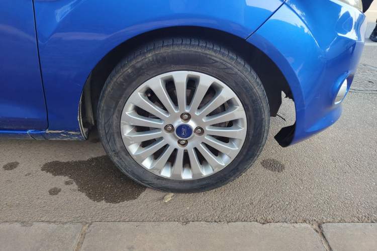 Used Ford Fiesta 2010 Hatchback 1.5L Automatic Limited Edition "Guangmang" Right Front Wheel Hub